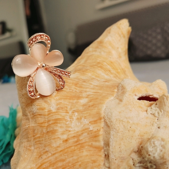 Rosegold Flower Ring - Picture 1 of 5